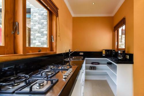 Lovina Premium Villa Resort - Luxury Holiday Service!