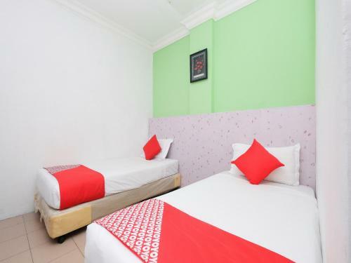 Oyo 850 Gold Star Hotel