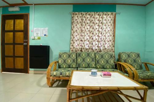 Oyo Home 90286 Yuna Bamboo Rest & Stay