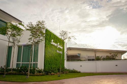 Hostal Secret Garden Warni Villa (Muar)