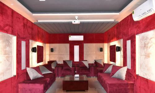 Miami - Luxury Villa With Home Theater & Pool