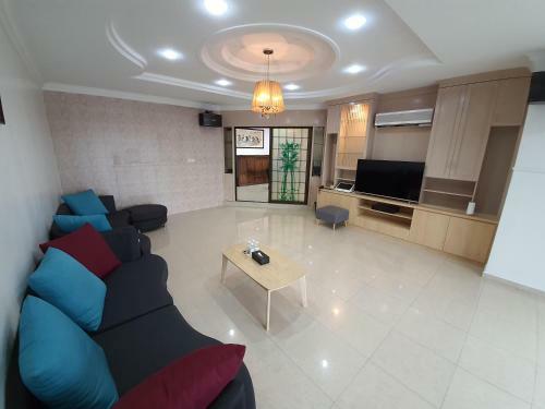 Bersatu Queenco Homestay Muar