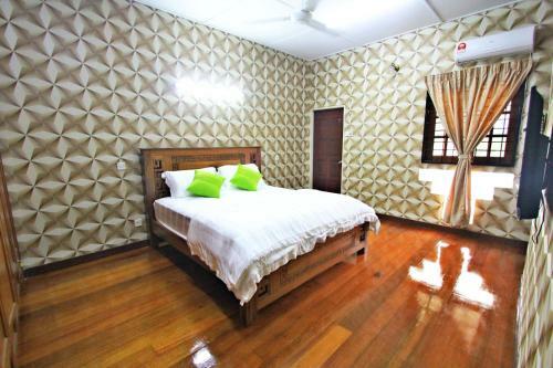 Gajah Villa 82