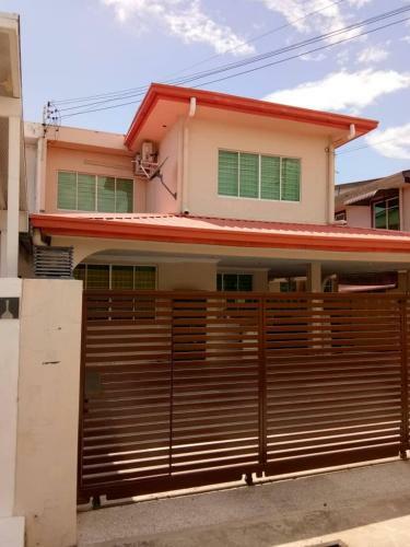 Singa Angsa House