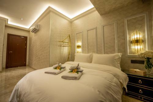A Residence @ Between Hilton & Cititel Hotel