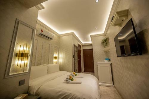 A Residence @ Between Hilton & Cititel Hotel