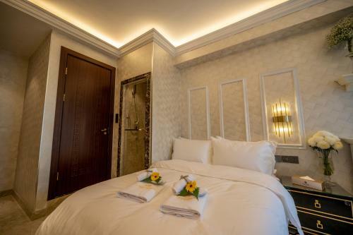 A Residence @ Between Hilton & Cititel Hotel