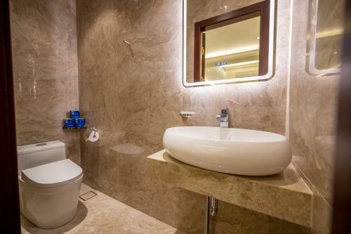 A Residence @ Between Hilton & Cititel Hotel