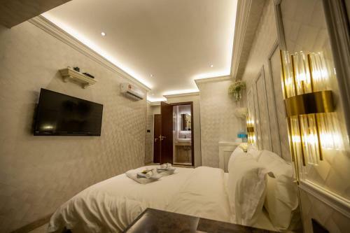 A Residence @ Between Hilton & Cititel Hotel
