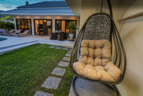 Amazing Pool Villa, 2 Bedrooms Nai Harn Beach