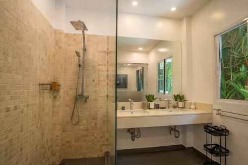 Amazing Pool Villa, 2 Bedrooms Nai Harn Beach