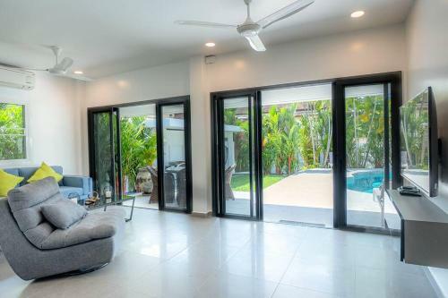 Amazing Pool Villa, 2 Bedrooms Nai Harn Beach