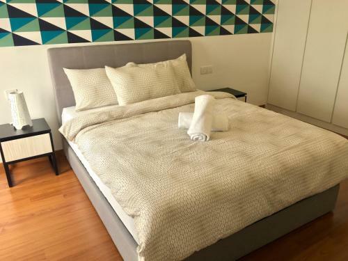 Hostal Pinnacle Tower @ Feel Suites