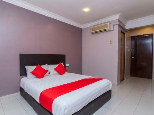 Oyo 44027 Golden Horse Hotel