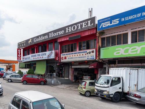 Oyo 44027 Golden Horse Hotel