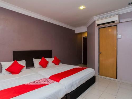 Oyo 44027 Golden Horse Hotel