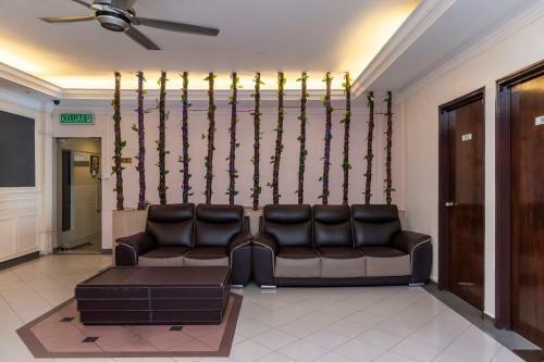 Oyo 44027 Golden Horse Hotel