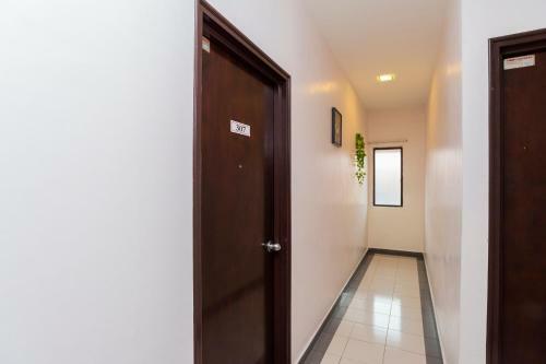 Oyo 44027 Golden Horse Hotel