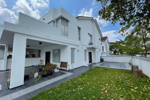 {hidden Gem} Abode@tropika Stylish Designer's Home