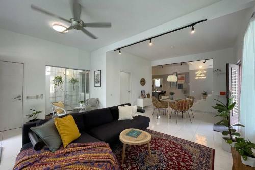 {hidden Gem} Abode@tropika Stylish Designer's Home