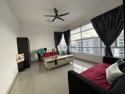 Oyo Home 90421 Suriamas Suites Condominum 2