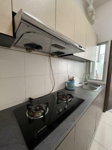 Oyo Home 90421 Suriamas Suites Condominum 2