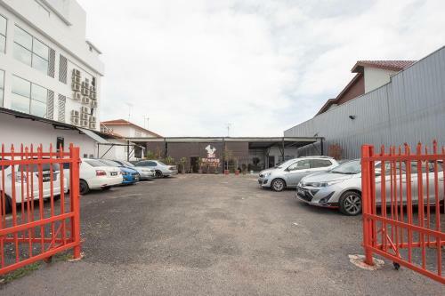 Capital O 90447 Hotel Ezzyhome Kebun Teh