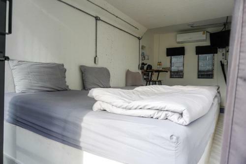 Hostal Patoey House