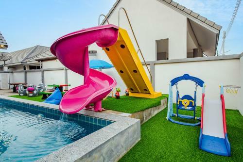 M4 Billion Pool Villa Cha-am
