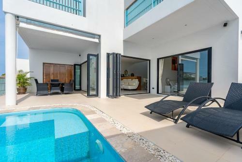 7 Bed Luxury Seaview Villas 5 Mins To Beach