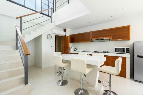 7 Bed Luxury Seaview Villas 5 Mins To Beach