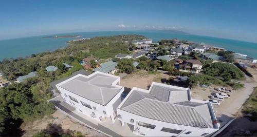 7 Bed Luxury Seaview Villas 5 Mins To Beach