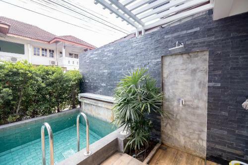 Modern Pool House