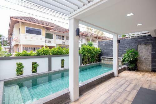 Modern Pool House
