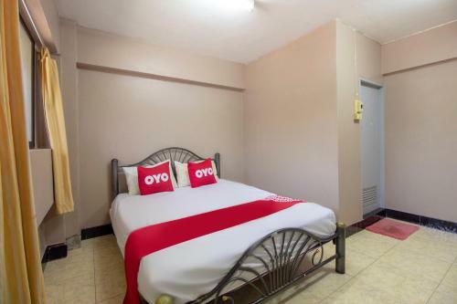 Oyo 75372 Flight Hut Hotel