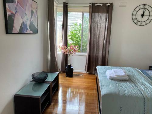 Gunnas Oasis - A Peaceful Spacious Hood With A Private Study/lounge