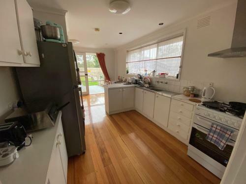 Gunnas Oasis - A Peaceful Spacious Hood With A Private Study/lounge