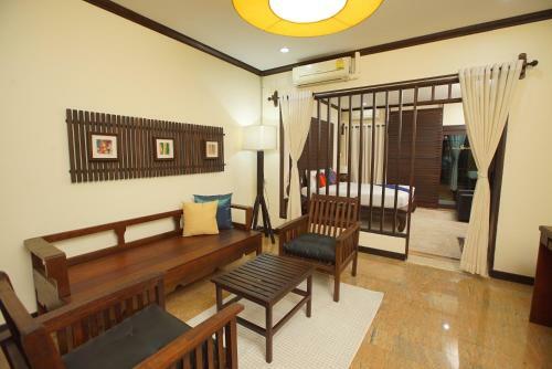 Sunny V Hotel