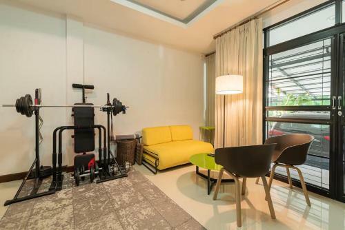 Loft Style Townhouse Near Old City