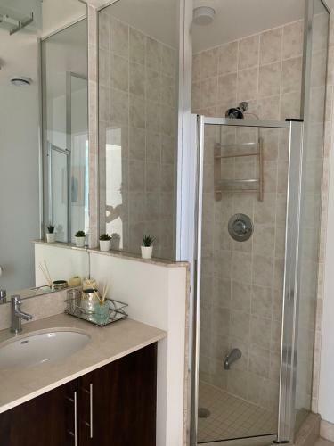 Apartamento Toronto Cn Tower Maple Leaf Square Luxurious 2 Bedroom Condo