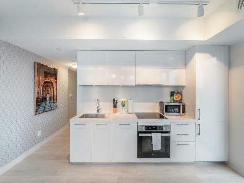 Apartamento Designer 1br + Study Suite In Coveted Yorkville