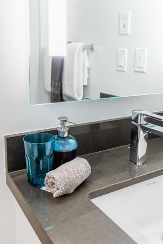 Apartamento Designer 1br + Study Suite In Coveted Yorkville