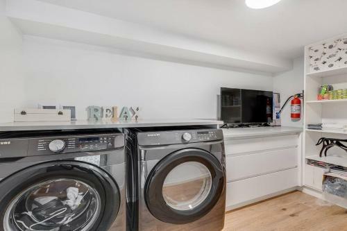 Waters Edge, 2 Bed Gorge Waterfront Suite