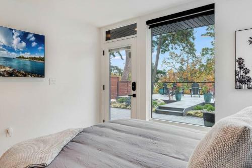 Waters Edge, 2 Bed Gorge Waterfront Suite