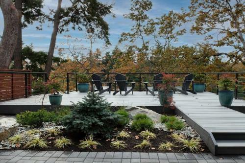 Waters Edge, 2 Bed Gorge Waterfront Suite
