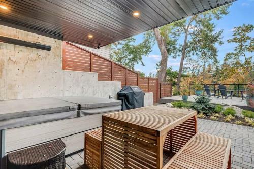 Waters Edge, 2 Bed Gorge Waterfront Suite