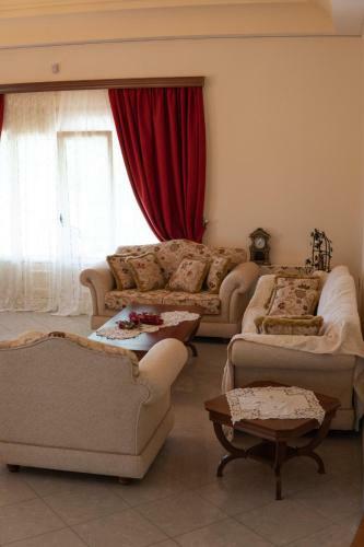 Laki Villa With Pool And Jacuzzi
