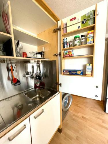 Nice And Comfortable, Centrally Located Apartment