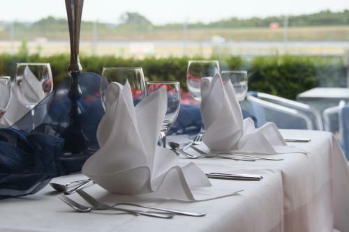 Hotel Etropolis Motorsport Arena