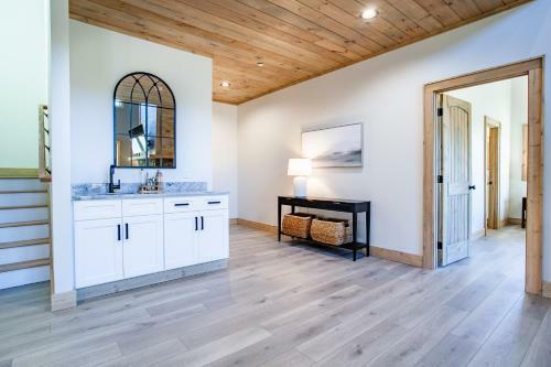 Luxury Mountain Escape - Private Pool And Hot Tub